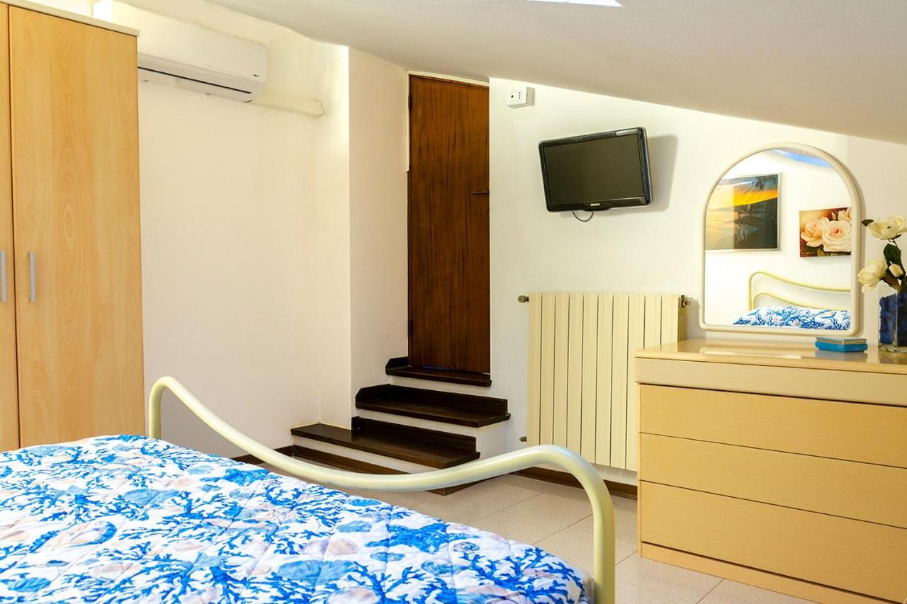 Appartamenti La Casina Porto Azzurro Exterior foto