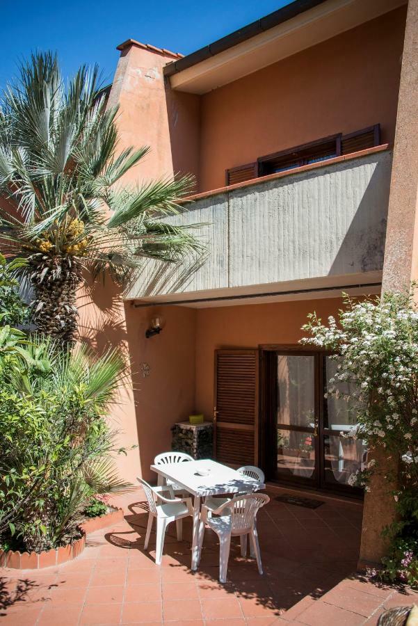 Appartamenti La Casina Porto Azzurro Exterior foto
